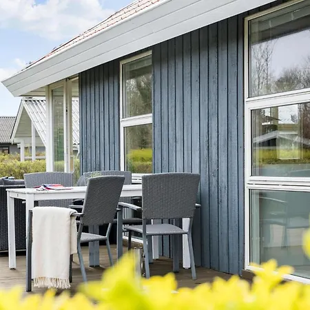 Prázdninový dům Stunning In Juelsminde With Wifi