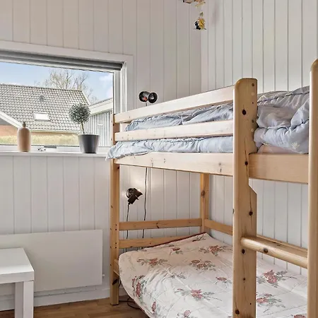 Stunning In Juelsminde With Wifi Holiday home