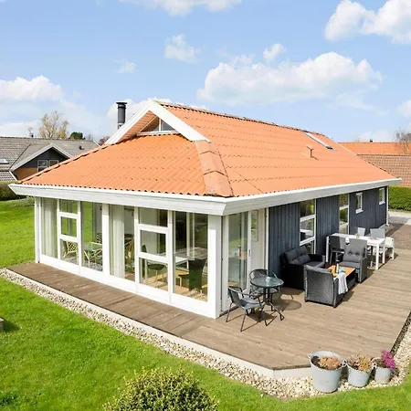 Stunning In Juelsminde With Wifi *