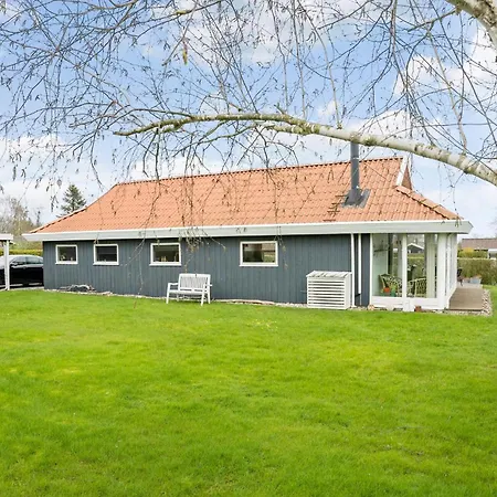 Stunning In Juelsminde With Wifi Prázdninový dům